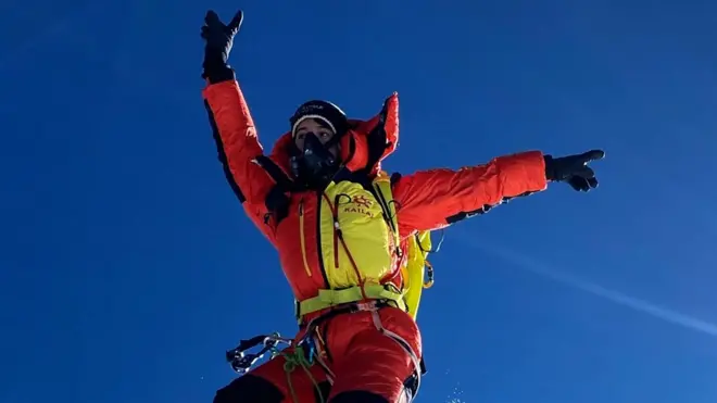 युक्रेनी आरोही एन्टोनिना सामाइलोभा सगरमाथामा।