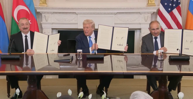 Trump, Əliyev və Paşinyan birgə bəyannamə imzaladı