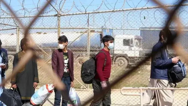 پناهجویان اخراجی افغان در حال بازگشت از ایران