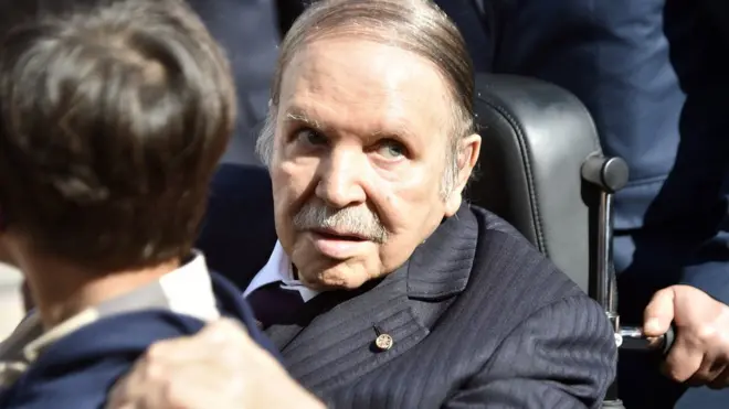 نادرا ما يظهر بوتفليقة (82 عاما) في العلن منذ إصابته بسكتة دماغية عام 2013.