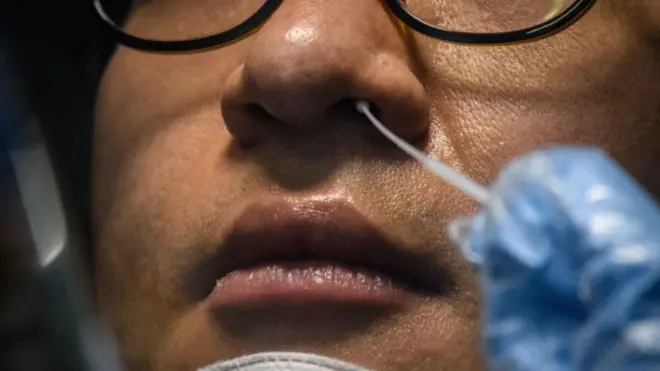 Según especialistas, un 14% de los pacientes que ya tuvieron covid-19 vuelven a dar positivo.