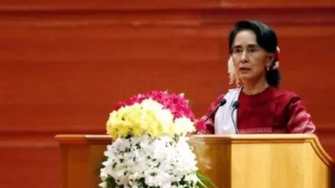 นางออง ซาน ซู จี กล่าวสุนทรพจน์ในการประชุม