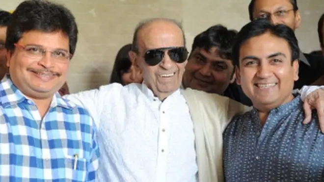 તારક મહેતા કા ઉલ્ટા ચશ્માના કલાકારોની ટીમ સાથે તારકભાઈ