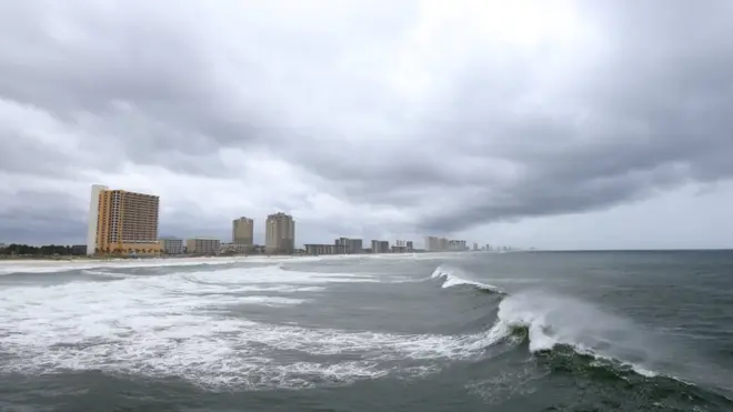 Метеорологи предупреждают о риске наводнений.
