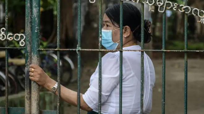 ၂၀၂၁ ခုနှစ်တုန်းက ရခိုင်ပြည်နယ်၊ စစ်တွေမြို့မှာ စစ်ကောင်စီကျောင်းဖွင့်လှစ်ချိန် တွေ့မြင်ရတဲ့ အစိုးရကျောင်းဆရာမတစ်ဦး 