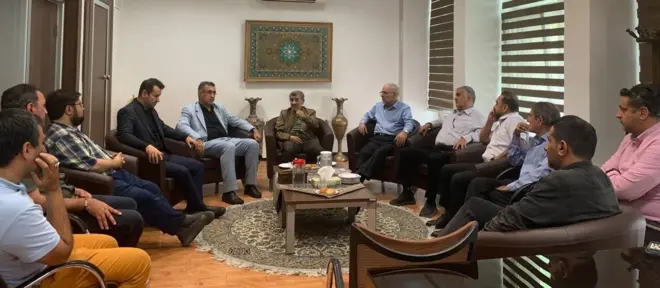 تصاویر دولت بهار از نشست آقای احمدینژاد با نزدیکانش منتشر کرده است
