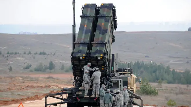 روسيا قالت إنها رصدت تحركات للبحرية الأمريكية في الخليج. والصورة لبطارية صواريخ أمريكية في قاعدة غازي عنتاب التركية، بتاريخ 5 فبراير/شباط 2013