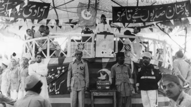 بانی پاکستان محمد علی جناح دلی میں مسلم لیگ کے ایک اجلاس سے خطاب کرتے ہوئے