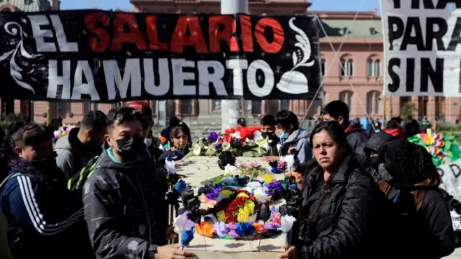 Manifestación frente a la Casa Rosada en Bueno Aires por la pérdidacasino online blazevalorcasino online blazelos salarios por la alta inflación en Argentina.