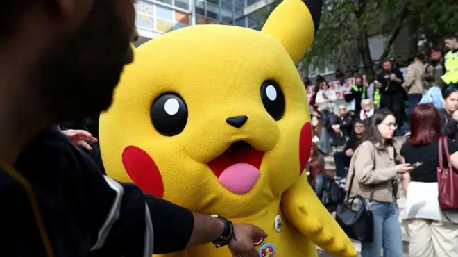 пикачу, покемони, особа обучена у костим пикачуа