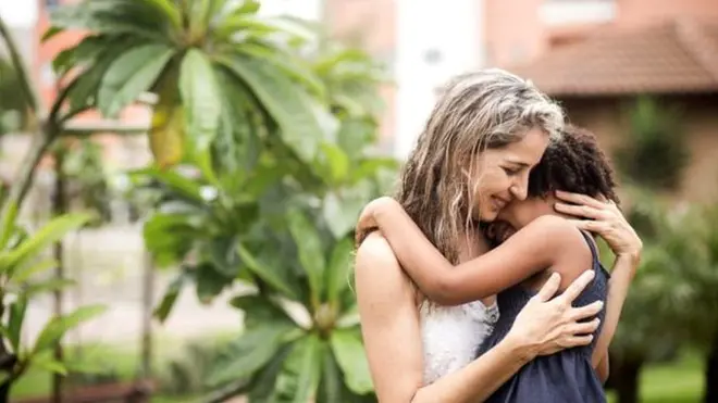 "Si no hubiera recibido apoyo no hubiera logrado completar el proceso", señaló Rutilene de Sousa, quien adoptó a Larissa luego de que la niña fuera regresada en tres casos anteriores.