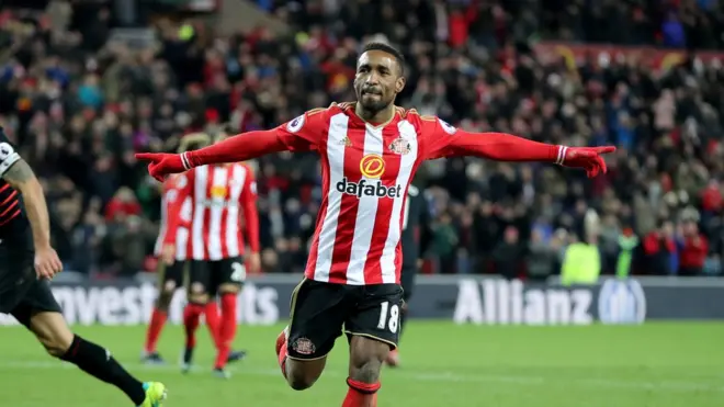 ديفو يحتفل بهدف التعادل الثاني