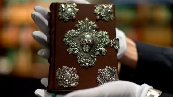 النسخة النادرة واحدة من 7 كتبتها جي كي رولينغ بخط اليد