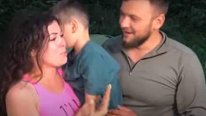 Батьки зі знайденим хлопчиком