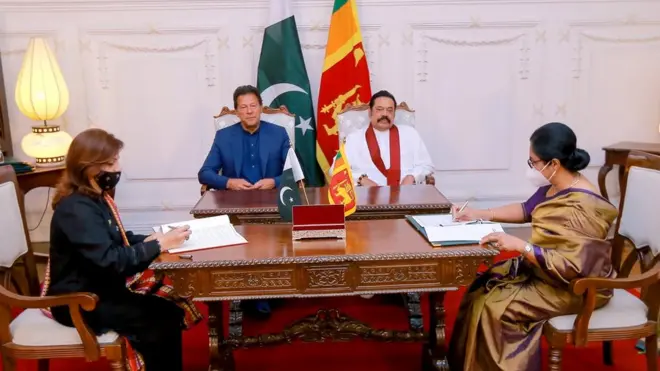 ගිවිසුම් අත්සන් කිරීම