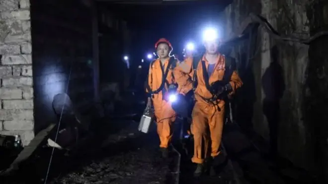 چین میں کانوں میں حقاظتی معیار بڑھانے کے باوجود کانوں میں حادثات ہونے کی ایک تاریخ ہے۔