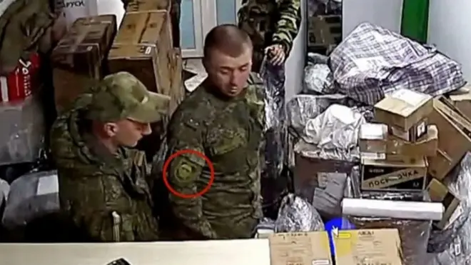 Военные-мародеры? Кто и как отправляет посылки у границы Беларуси с Украиной