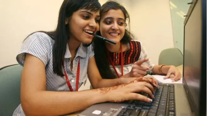 విద్యార్థినులు