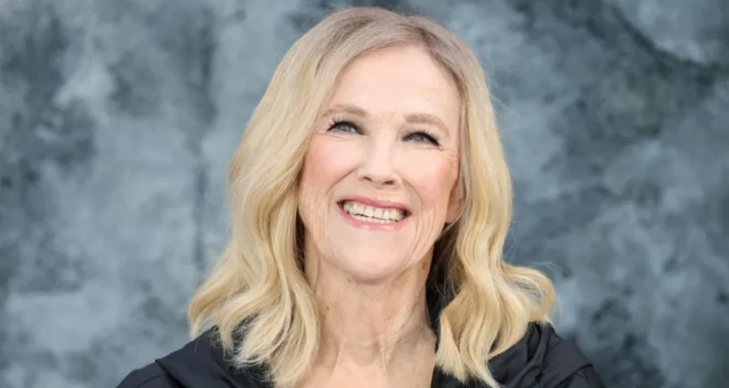 الممثلة كاثرين أوهارا، نجمة مسلسل "شيتس كريك" وفيلم "هوم ألون"