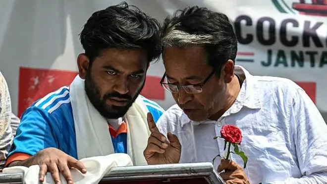 अभिजीत दीपके और सोनम वांगचुक