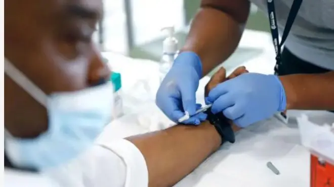 Aworan ẹni to n gba abẹrẹ ajẹsara