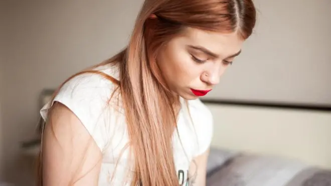 Sejumlah fotografer profesional khusus membuka jasa pemotretan untuk para pelanggan situs pencari pasangan. Uang yang beruputar di sektor jasa itu dianggap menggiurkan.