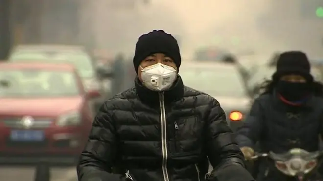 北京の大気汚染「赤色警報」　市民の声