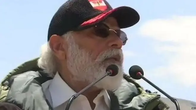 लेह में मोदी