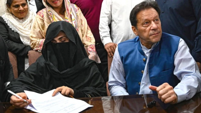 عمران خان او بشرا بي بي