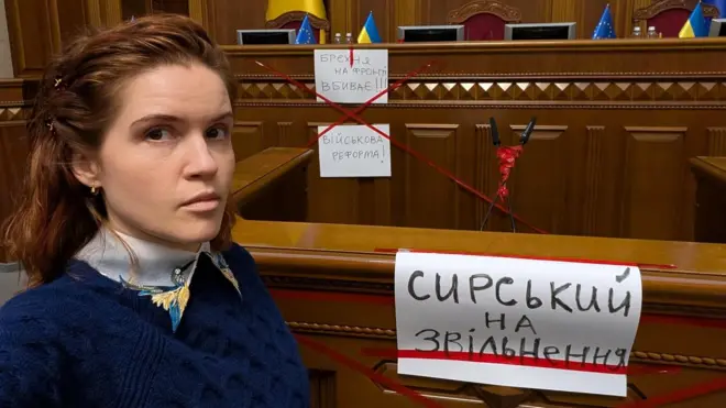 Колишня "слуга народу", а нині позафракційна Мар'яна Безугла ще до початку пленарного засідання 16 грудня заблокувала трибуну Верховної Ради