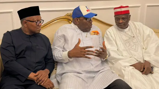 Peter Obi wọ aṣọ dudu pẹlu fila, Seriacke Dickson wọ aṣọ Ijaw pẹlu fila, nigba ti Rabiu Kwankwaso wọ agbada funfun pẹlu fila