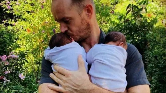 Onibalopọ akọsakọ atawọn ibeji rẹ