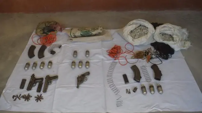 یہ پہلی بار ہے کہ گرفتار خواتین کی اسلحہ سمیت تصاویر جاری کی گئی ہیں