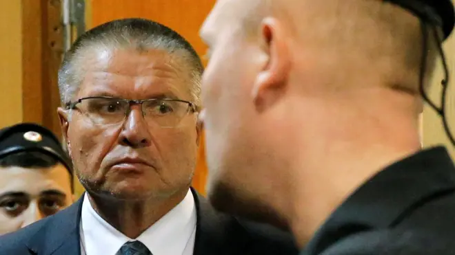 Задержание Улюкаева произошло в день 25-летнего юбилея первого российского правительства, в котором он работал советником