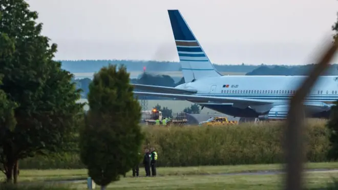 Le premier vol qui devait emmener des demandeurs d'asile du Royaume-Uni au Rwanda en 2022 a été annulé à la suite d'une bataille juridique de dernière minute.