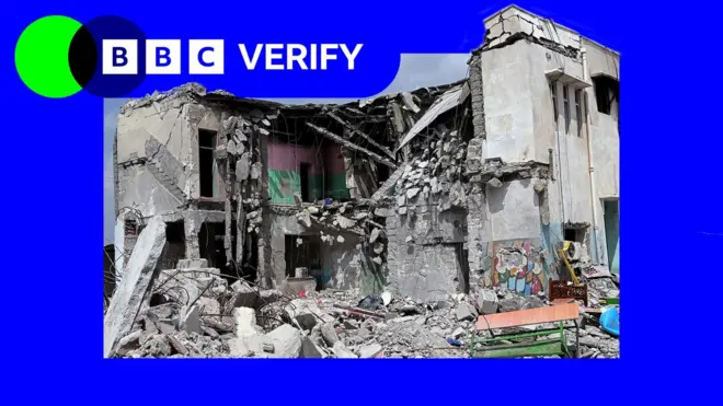 पडताळणी केलेल्या व्हीडिओमध्ये मिनाबमधील इराणी शाळेचं झालेलं नुकसान आणि धूर दिसतो 