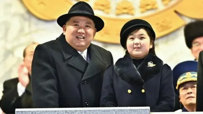 కిమ్ జోంగ్ ఉన్‌తో కిమ్ జు యే