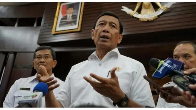 Wiranto beranggapan isu kerusuhan itu mengakibatkan ada sebagian warga Indonesia "akan meninggalkan Indonesia untuk menghindari kerusuhan".