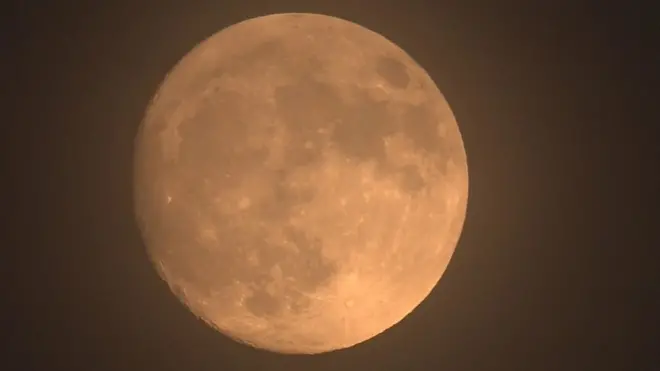 القمر العملاق