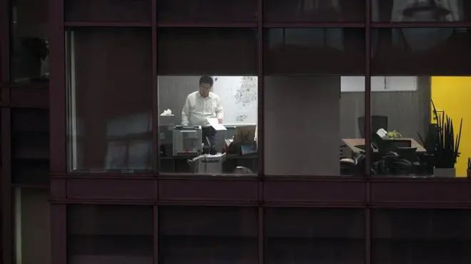 지난해 기준 한국의 연간 근로시간은 OECD 38개국 중 다섯 번째로 길다