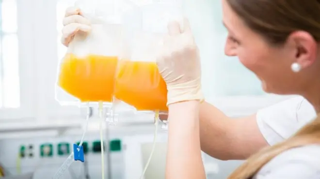 코로나 완치자 혈장엔 항체가 풍부해 다른 감염 환자들의 치료에 도움을 줄 수 있다