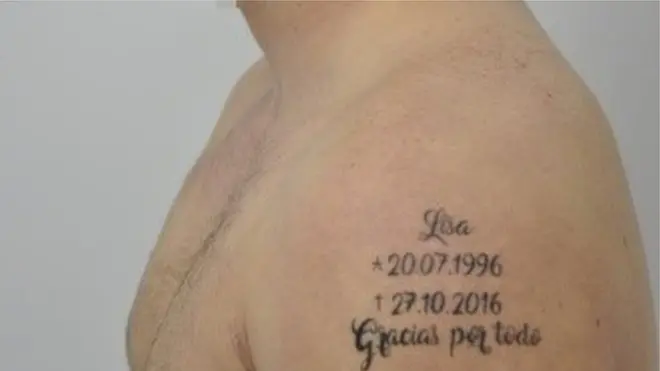 Image of suspect with blurred face and tattoo showing dates of birth and death and term 'Gracias por todo' - 20 November 2016