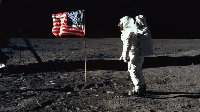 Buzz Aldrin was taken by the Moon's emptiness चन्द्रमाको शून्यपनबाट बज एल्ड्रिन हतप्रभ भएका थिए