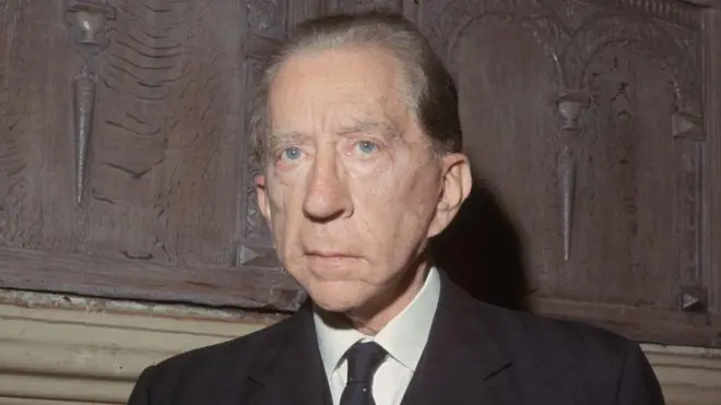 El estadounidense J. Paul Getty (1892-1976) en una de sus mansiones