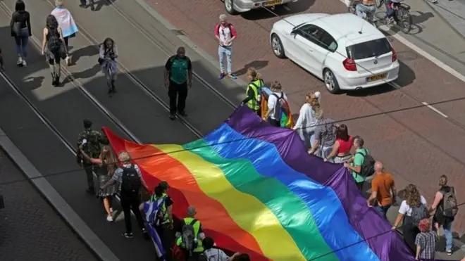 Amsterdam'da hafta sonu gerçekleştirilen LGBTİ+ Onur Yürüyüşü