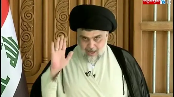 طالب زعيم التيار الصدري، مقتدى الصدر مجلس النواب العراقي بالانعقاد قبل يوم الأحد. وقال الصدر إنه "لم يعد قادرا أن يقف متفرجا على ما يحدث في البصرة وقد نفد صبره".