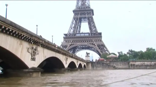 Torre Eiffelo melhor cassino onlinefrente ao rio Sena,o melhor cassino onlineParis