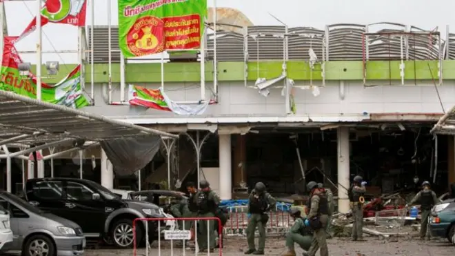 เหตุระเบิดหน้าห้างบิ๊กซี ปัตตานี เกิดขึ้นเมื่อวันที่ 9 พ.ค. ขณะที่ผู้ปกครองพาบุตรหลานมาเลือกซื้อชุดนักเรียนและอุปกรณ์การศึกษา ก่อนเปิดเทอม ทำให้มีผู้หญิงและเด็กได้รับบาดเจ็บจากเหตุการณ์จำนวนมาก