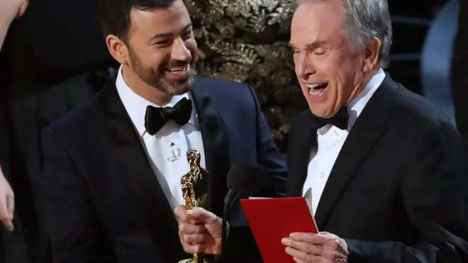 जिमी केमेल और वॉरेन बेटी