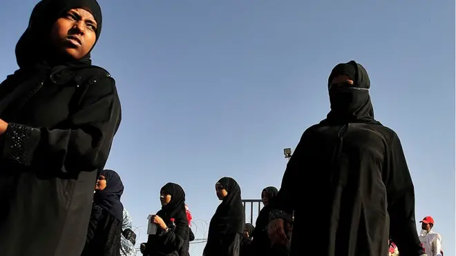 ፎቶ ፋይል። እአአ 2013 ላይ ከሳዑዲ ወደ ኢትዮጵያ የተመለሱ ስደተኞች በቦሌ ዓለም አቀፍ አየር ማረፊያ።